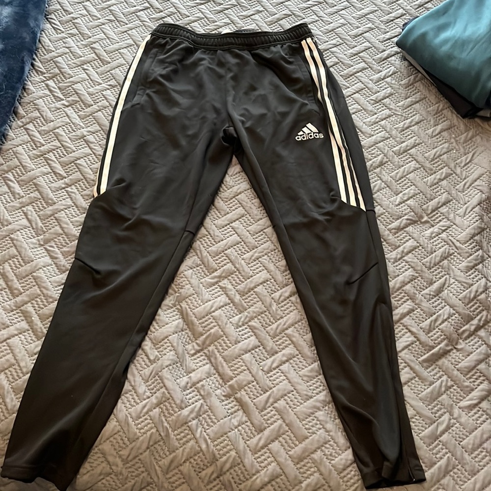 Men’s Adidas lightweight sweatpants